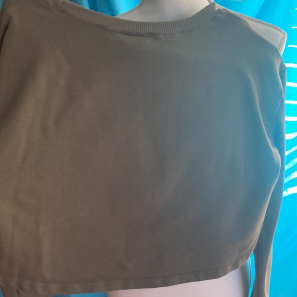 Buy2items get1 free.3/$20items for$40. Olive 2 piece set, skirt &long sleeve top - Picture 13 of 13